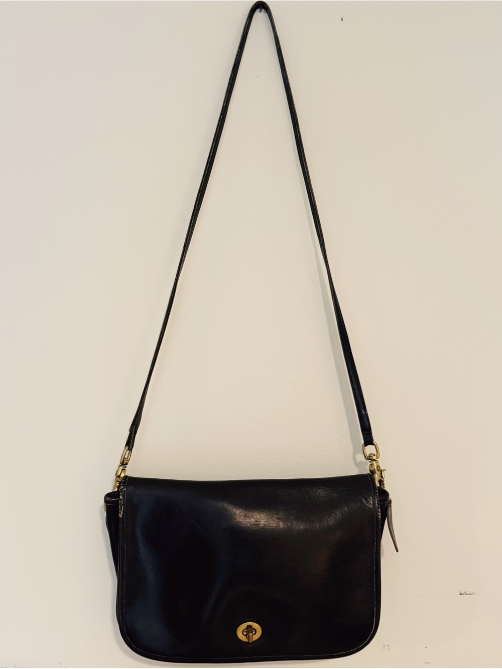 Vintage Coach USA Made Black Glove Tanned Leather Turnlock Shoulder Bag